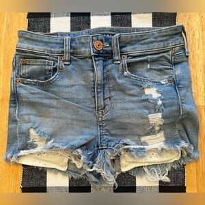 Women’s American Eagle Jean Shorts
Hi-Rise
Size: 2 
Inseam: 1”